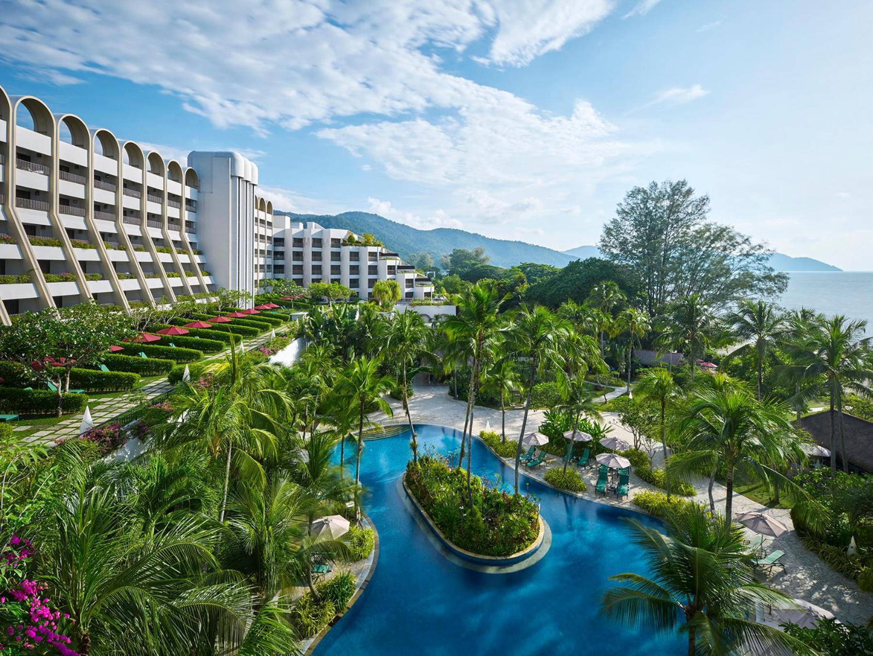 Parkroyal Penang Resort Batu Ferringhi Exterior photo The Berjaya Waterfront Hotel