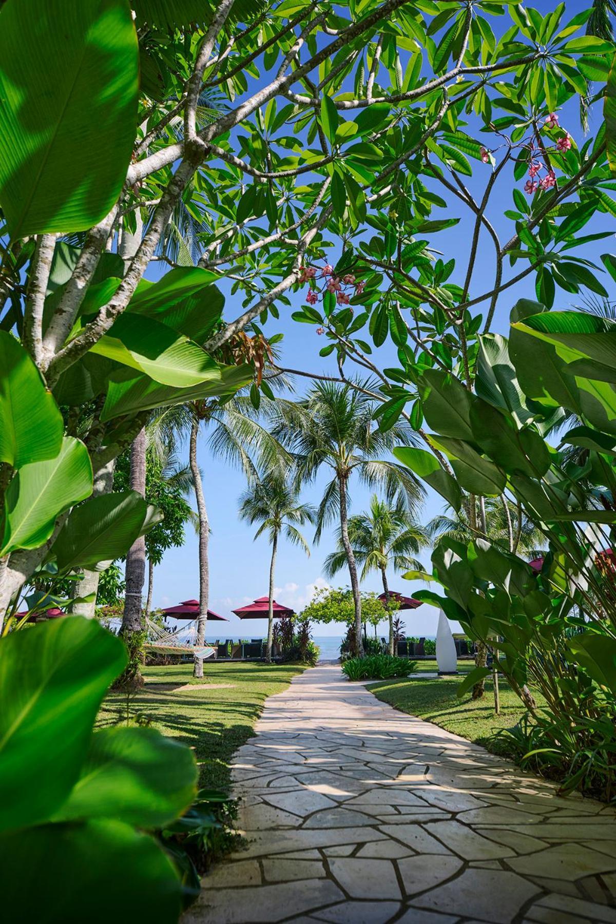 Parkroyal Penang Resort Batu Ferringhi Exterior photo The beach at the Shangri-La Tanjung Rhu resort