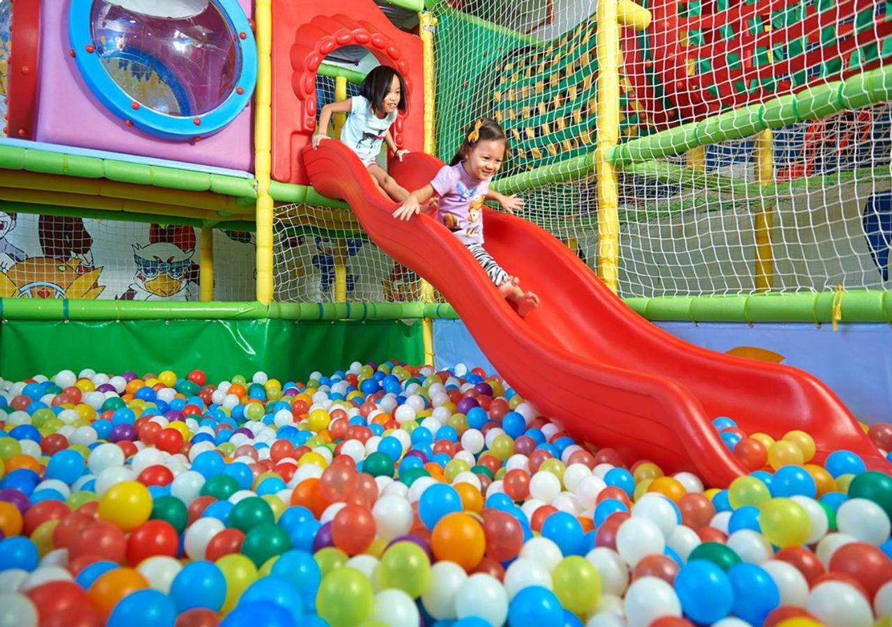 Parkroyal Penang Resort Batu Ferringhi Exterior photo A ball pit at a playground